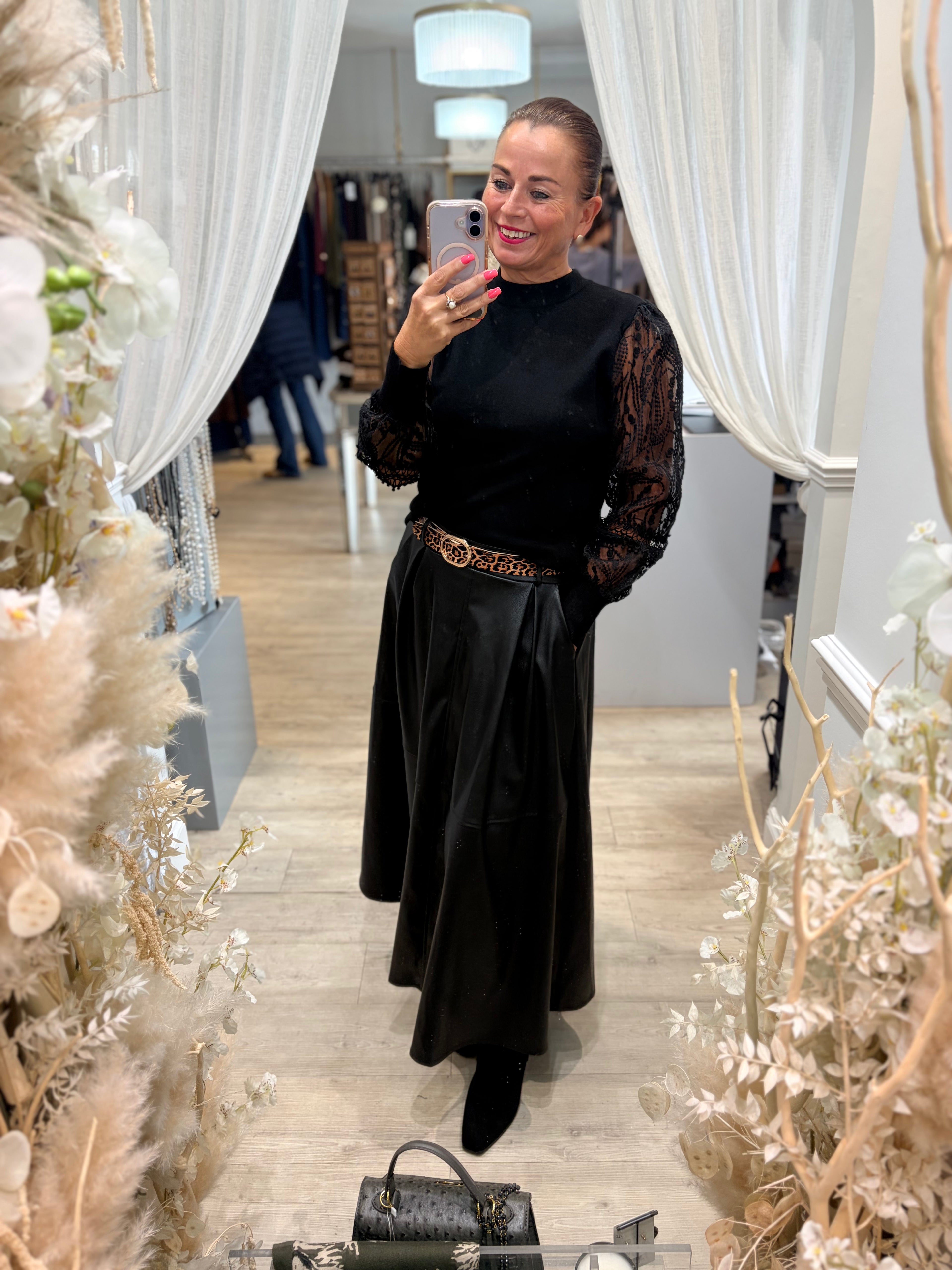 Leslie Sheer Sleeve Top