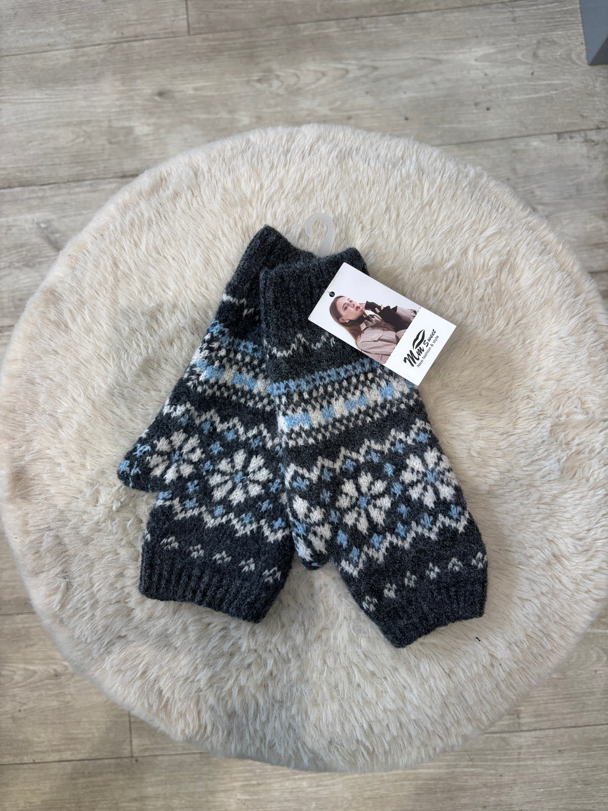 Pattern Gloves